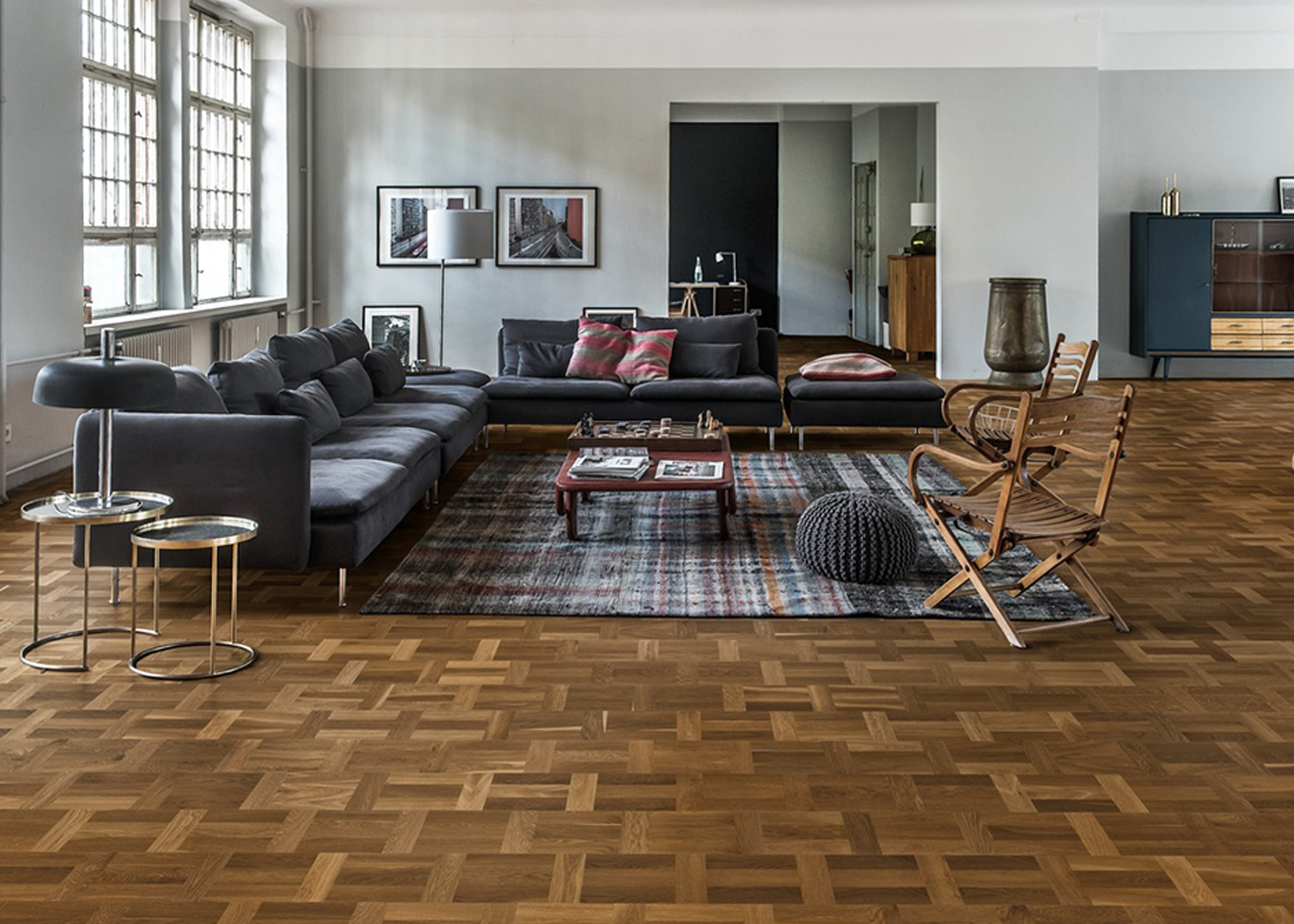 Comment meubler votre maison avec du parquet foncé