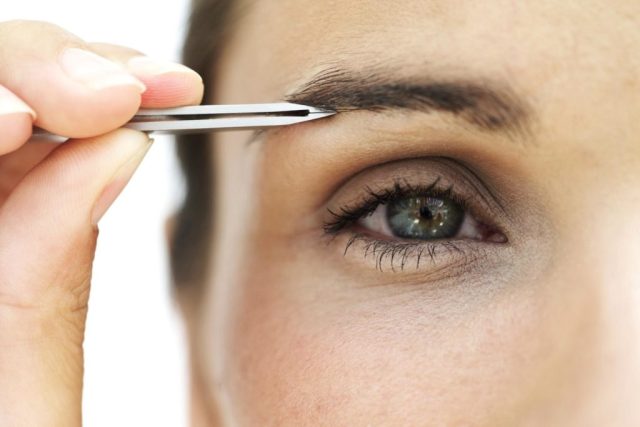 astuces pour réussir son épilation sourcils soi-même